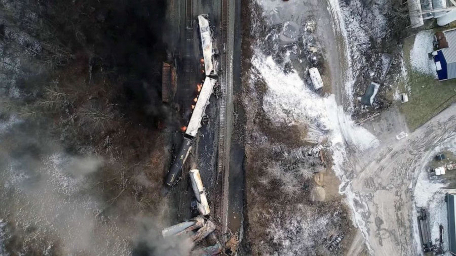 ohio train derailment picture